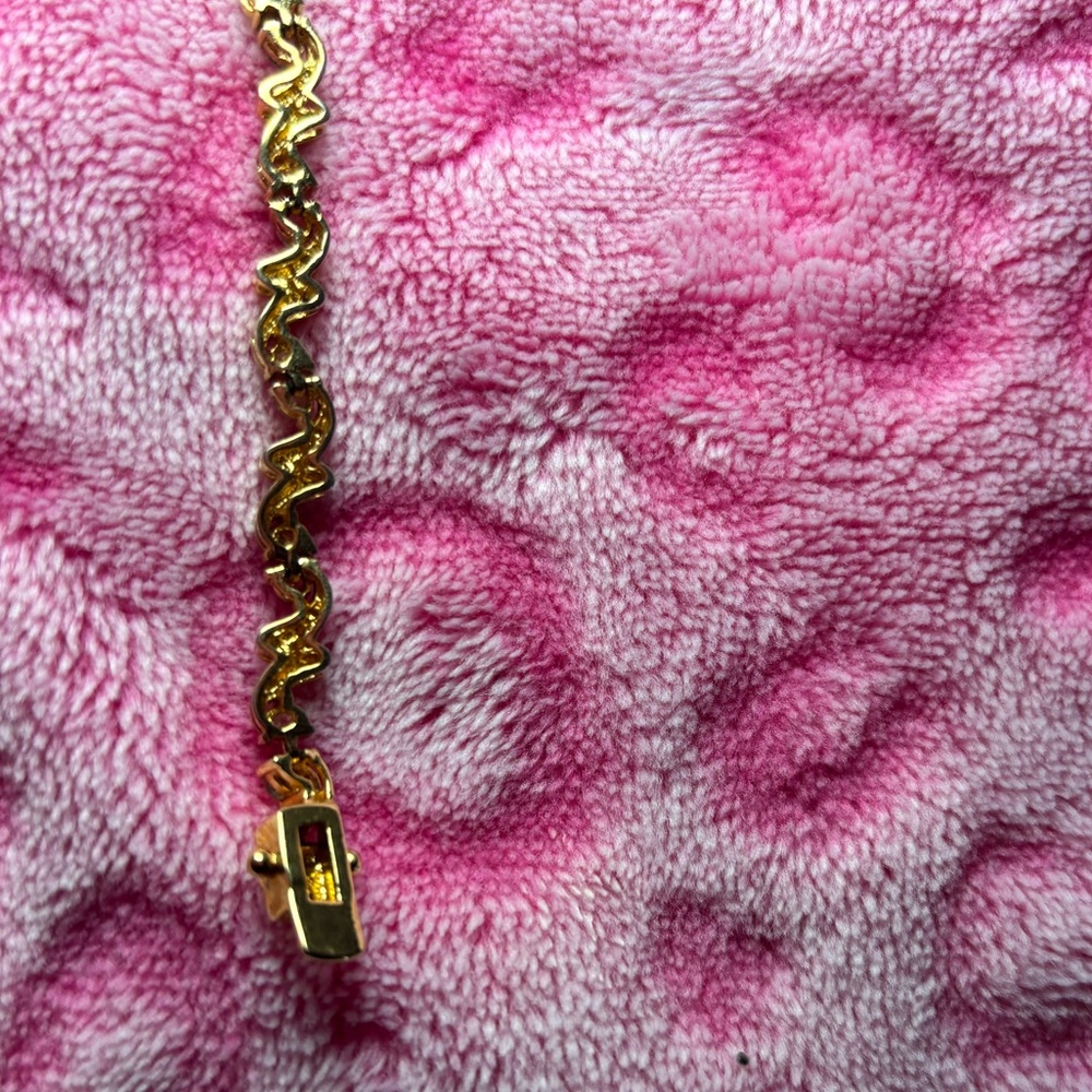 80’s Vintage Avon Tennis Bracelet - Picture 5 of 7